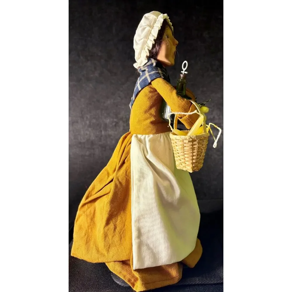 Byers Choice Williamsburg Carolers Shopping Lady - 2004